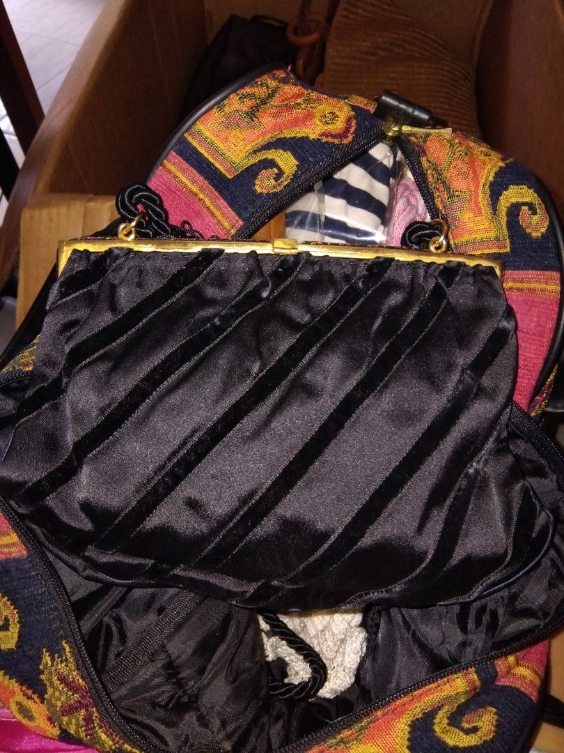 LEU COLATI VINTAGE JAPAN (Category: Cross-body Bags) located in Mandaue City. Submitted by vlard21 (Listing ID 1372495175, Image 3). Description: Vintage kisslock Leu Locati is an Italian company known for its high-quality, handcrafted leather goods and accessories, including bags with kisslock closures. The company was founded in the early 20th century by Luigi Locati, who was passionate about art and leather decoration. They have a history of c