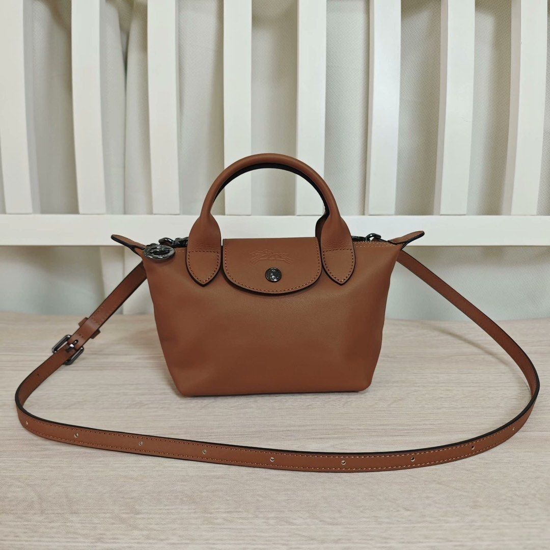 Longchamp (Category: Bags & Wallets) located in Singapore. Submitted by woodlandsadmiralty (Listing ID 1372577426, Image 1). Description: Longchamp Le Pliage 7Cowhide Bags Handbags Crossbody Bags.