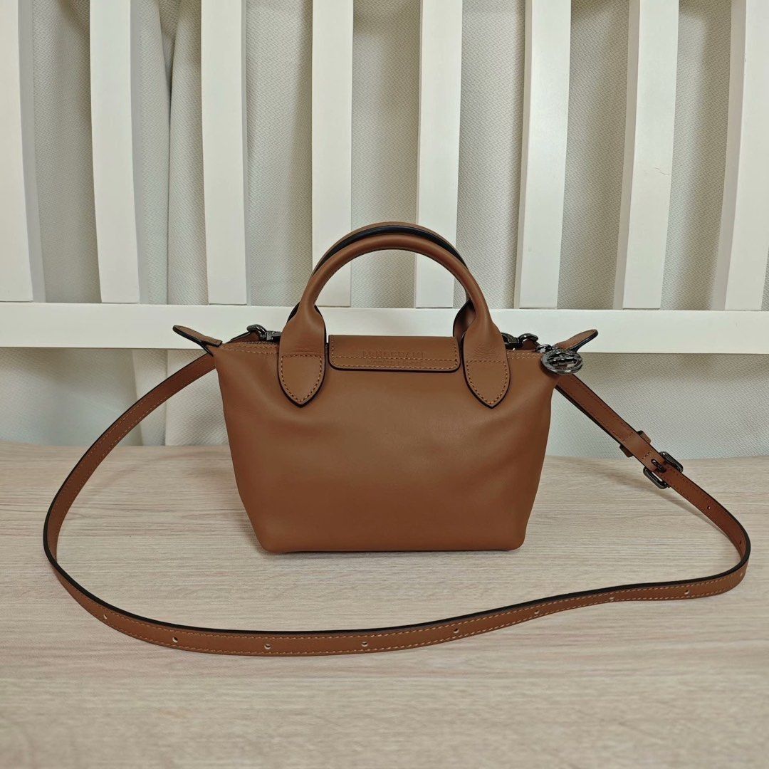 Longchamp (Category: Bags & Wallets) located in Singapore. Submitted by woodlandsadmiralty (Listing ID 1372577426, Image 2). Description: Longchamp Le Pliage 7Cowhide Bags Handbags Crossbody Bags.