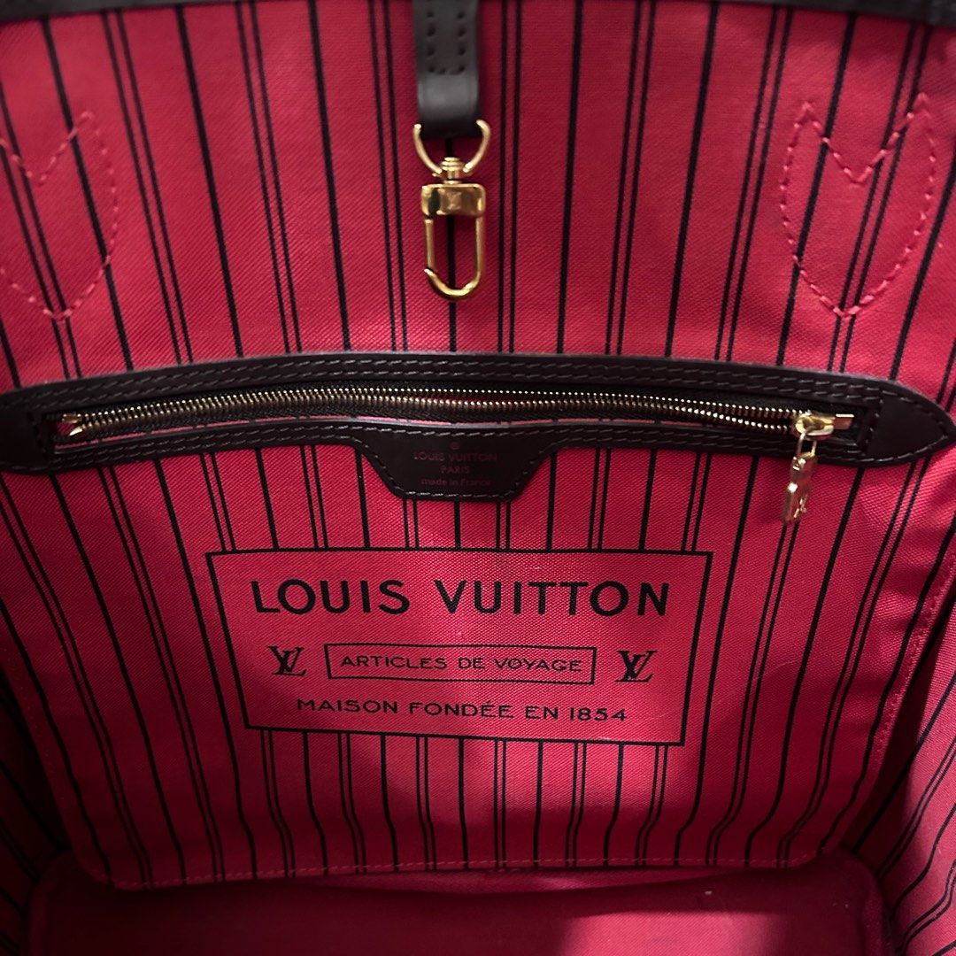 LOUIS VUITTON ( NEVERFULL MM MONOGRAM CANVAS ) (Category: Luxury Bags & Wallets) located in Pasig City. Submitted by razzelsadicon_snow27 (Listing ID 1372557734, Image 2). Description: AUTHENTIC 100% Bag only ( pouch not included ) W/ dustbag and box .