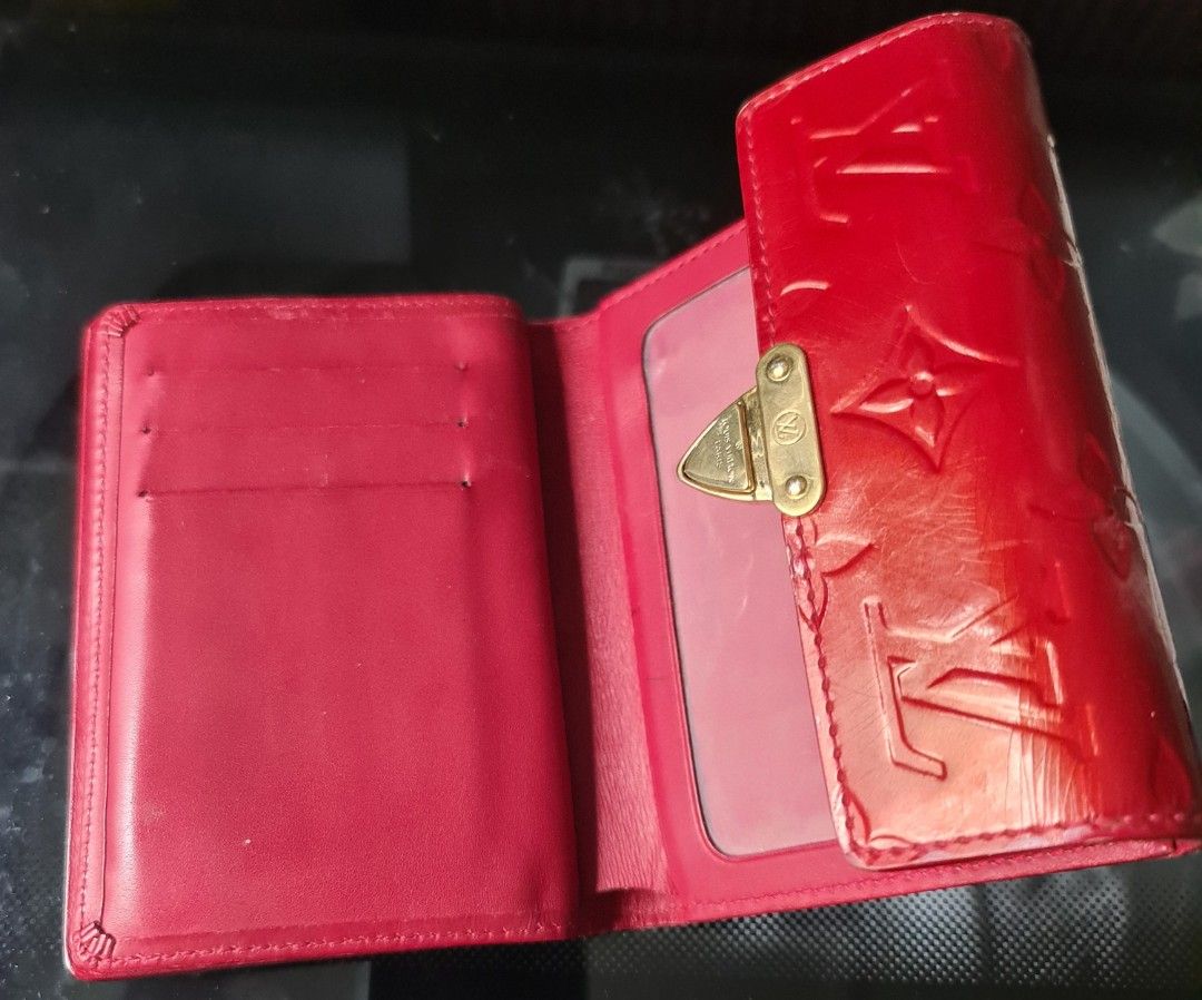 LV Bag (Category: Bags & Wallets) located in Singapore. Submitted by worldcash (Listing ID 1372536231, Image 2). Description: Authentic LV wallet.