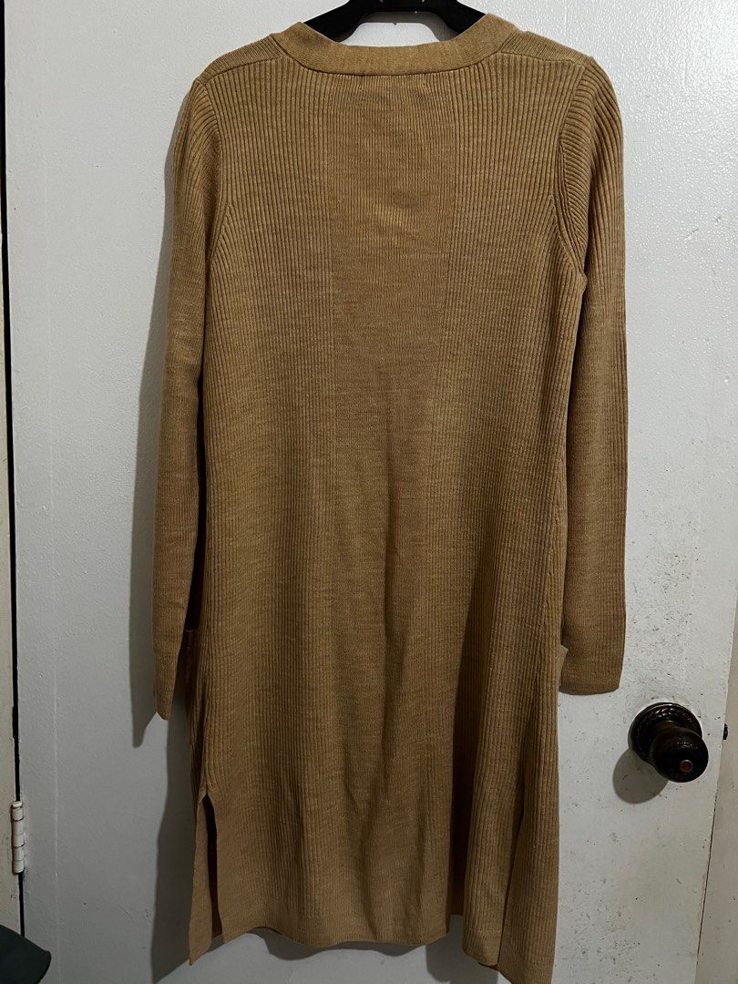 Marks and Spencer long blazer (Category: Coats, Jackets and Outerwear) located in Bulacan. Submitted by rds.declutter (Listing ID 1372573924, Image 3). Description: Never worn, tinanggal lang ang tag at nilabhan pero hindi nagamit. Hindi talaga bagay sa height ko plus tumaba rin ako from XS-S now semi-Large na😭.