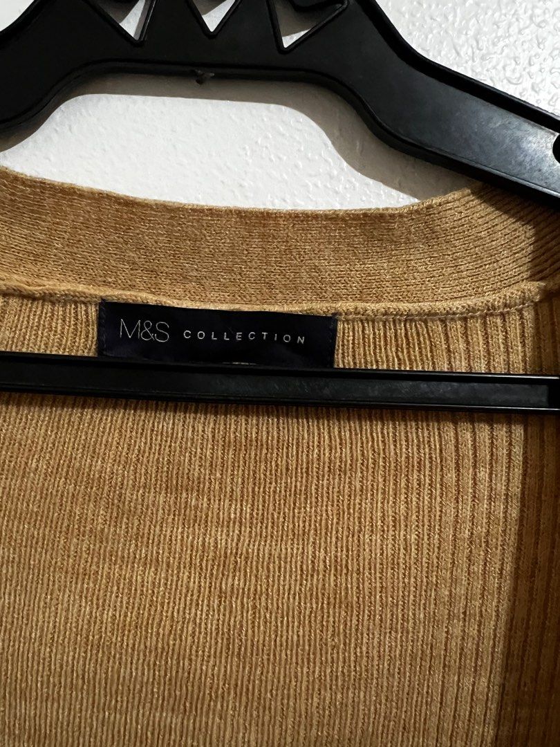 Marks and Spencer long blazer (Category: Coats, Jackets and Outerwear) located in Bulacan. Submitted by rds.declutter (Listing ID 1372573924, Image 2). Description: Never worn, tinanggal lang ang tag at nilabhan pero hindi nagamit. Hindi talaga bagay sa height ko plus tumaba rin ako from XS-S now semi-Large na😭.