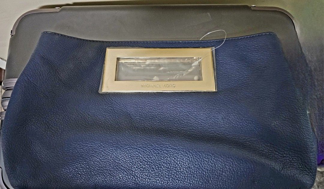 Michael Kors blue clutch (Category: Clutches) located in Makati City. Submitted by singkitme (Listing ID 1372550531, Image 2). Description: brand new michael kors clutch bag.