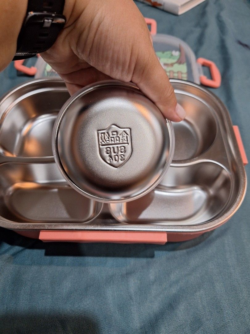 Never used Bento lunchbox (Category: Food Organization & Storage) located in Cavite. Submitted by vonski1980 (Listing ID 1372577955, Image 3). Description: Bought from miniso Qatar. Never used as its too big..