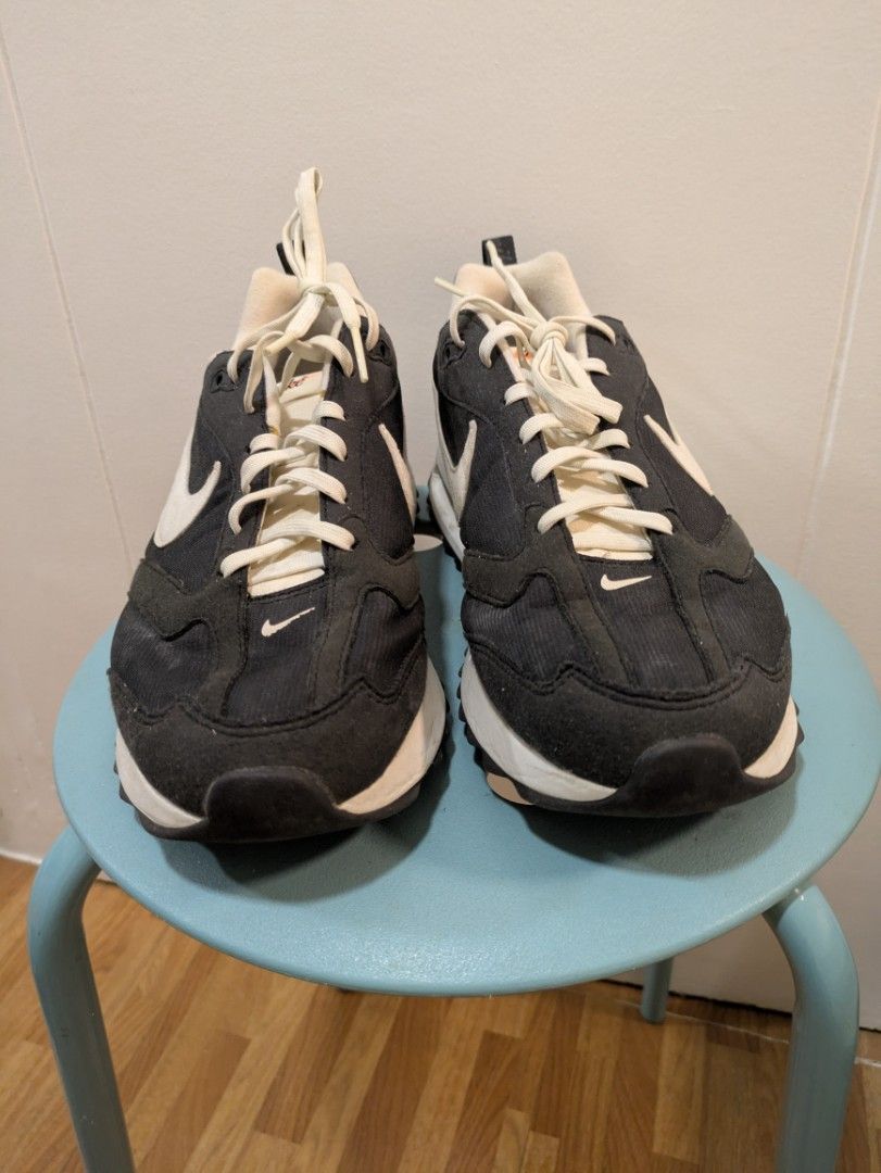 Nike Air Max Dawn (Category: Sneakers) located in Mandaluyong City. Submitted by cmsm030587 (Listing ID 1372586379, Image 2). Description: Nike Air Max Dawn Size 9 US Mens Shoes Only Condition 8/10 Rfs: declutter.