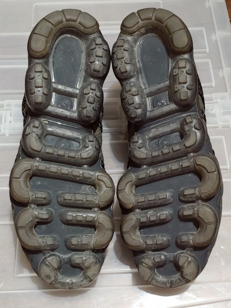 Nike Vapormax (Category: Sneakers) located in Manila. Submitted by retroactive_items (Listing ID 1372638522, Image 2). Description: Size 9.5 US Mens Buyer books shoulders shipping Location: Pateros, M.Mla..