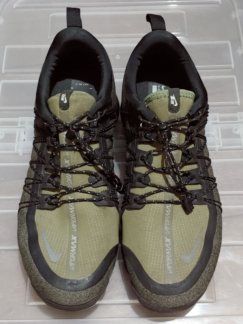 Nike Vapormax (Category: Sneakers) located in Manila. Submitted by retroactive_items (Listing ID 1372638522, Image 1). Description: Size 9.5 US Mens Buyer books shoulders shipping Location: Pateros, M.Mla..