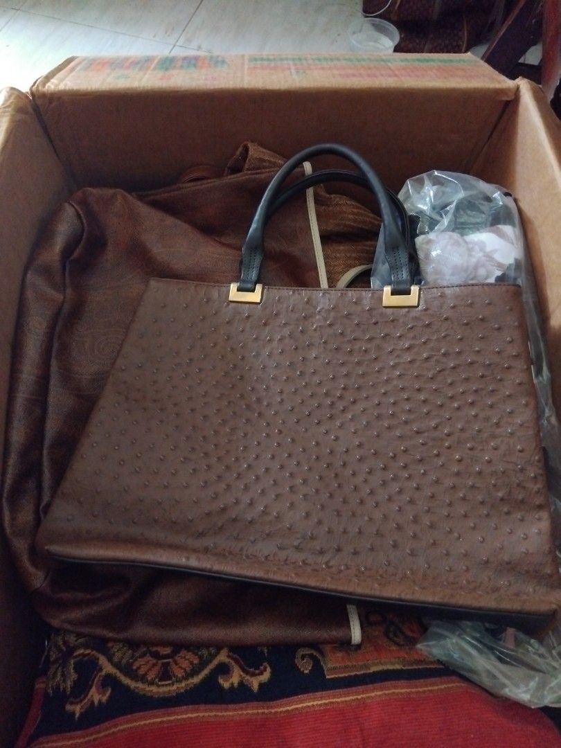 OSTRICH SKIN (Category: Tote Bags) located in Mandaue City. Submitted by vlard21 (Listing ID 1372492184, Image 1). Description: swipe for detailed photo.
