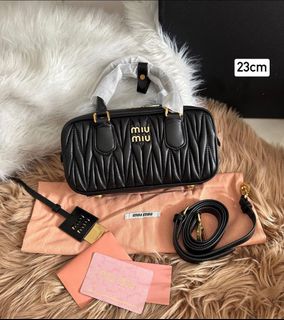 (Category: ) located in . Submitted by bagsandmores (Listing ID 1372486194, Image 1). Description: .