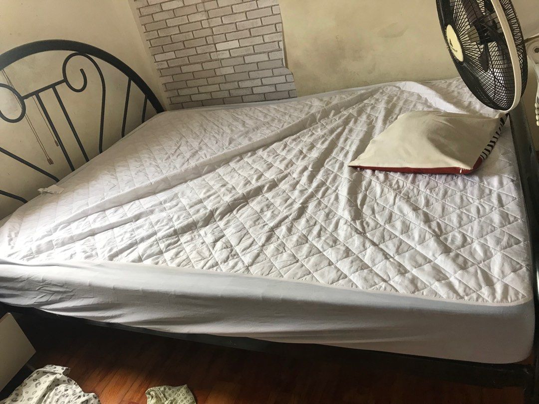 Queen size bed cover (Category: Bed Frames & Mattresses) located in Dasmarinas. Submitted by ehradee (Listing ID 1372472027, Image 1). Description: Aesthetic tignan.