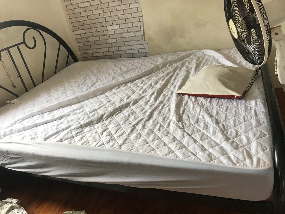 Queen size bed cover (Category: Bed Frames & Mattresses) located in Dasmarinas. Submitted by ehradee (Listing ID 1372472027, Image 2). Description: Aesthetic tignan.