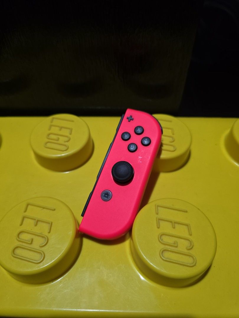 (READ) Nintendo Switch Right Side Joy-con - Red (Category: Computer Keyboard) located in Singapore. Submitted by iamewok (Listing ID 1372556080, Image 1). Description: ***Side leds, SL and SR buttons are not working. Swipe for more pixs, just the official Nintendo right Joy-Con and nothing else. Main buttons are responsive and no joystick drifting issue, can't use in single player mode cos the side buttons are not working. Asking price and collec
