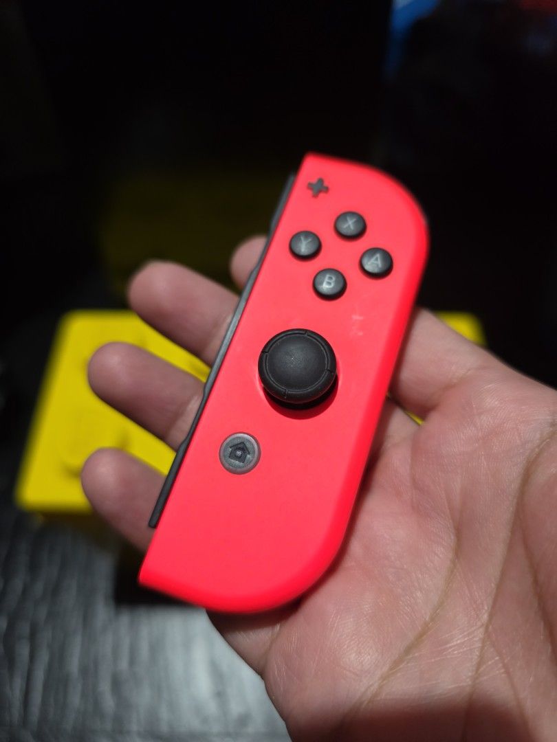 (READ) Nintendo Switch Right Side Joy-con - Red (Category: Computer Keyboard) located in Singapore. Submitted by iamewok (Listing ID 1372556080, Image 2). Description: ***Side leds, SL and SR buttons are not working. Swipe for more pixs, just the official Nintendo right Joy-Con and nothing else. Main buttons are responsive and no joystick drifting issue, can't use in single player mode cos the side buttons are not working. Asking price and collec