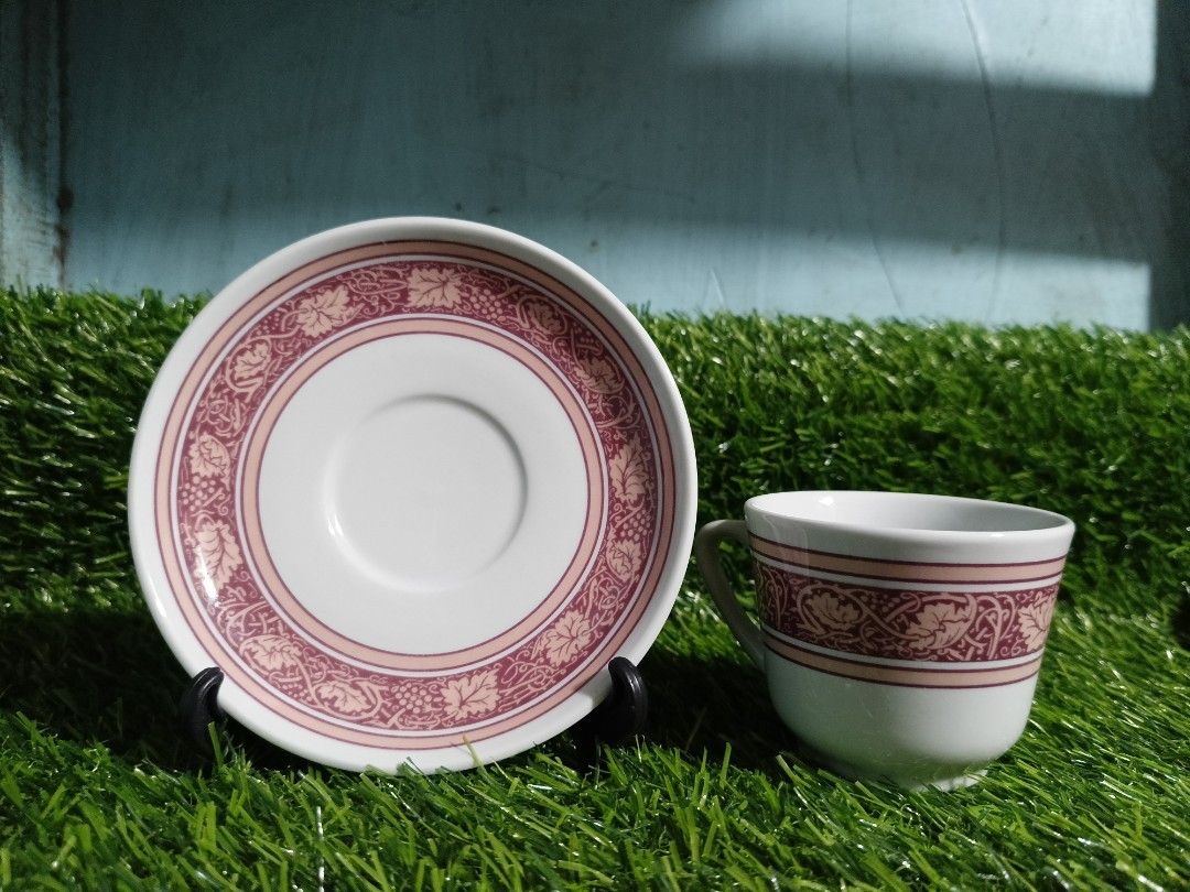 Richard Ginori Teacups (Category: Coffee & Tea Tableware) located in General Santos City (Dadiangas). Submitted by ced_thrifty24 (Listing ID 1372478406, Image 2). Description: Richard Ginori Teacups Green and Red available 1 cup has a small chip but is not visible when placed down. Will not affect the use of the product. Excellent Condition all Selling price + sf 150 The item will be securely wrapped in a polyethylene wrapper placed inside the bo