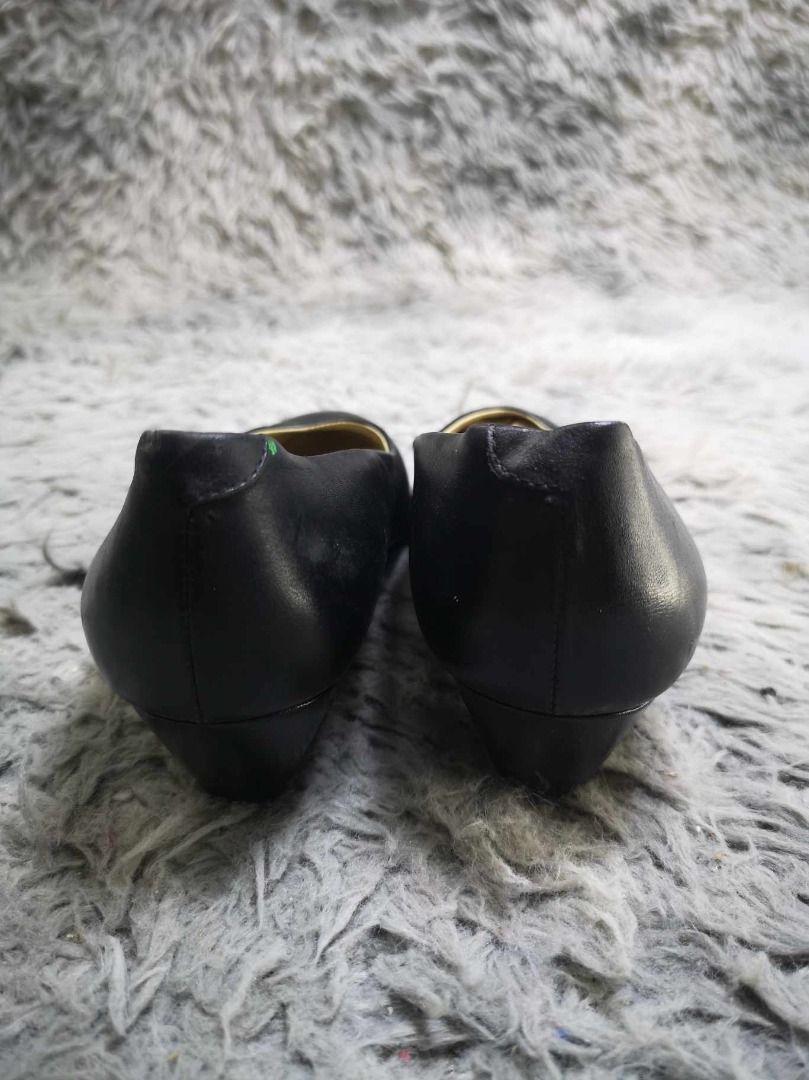 Rounded Toe Leather Low Heels (Category: Heels) located in Santa Cruz. Submitted by jmy_surplus.2 (Listing ID 1372625640, Image 2). Description: Size ; 23cm Color ; Black Type ; Heels Brand ; No brand Material ; Leather Style ; Black rounded Toe heels MK 9 JMY 3.