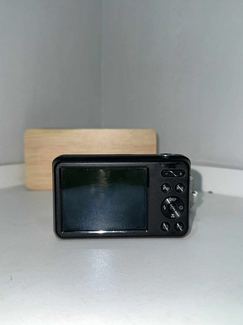 Samsung ES95 (Category: Cameras) located in Quezon City. Submitted by supermomsh (Listing ID 1372654784, Image 2). Description: Samsung ES95 Features: 16.2 Megapixels 5x optical zoom Body cosmetic: 9/10 Photo and Video capturing GOOD OUTPUT Purchased: april 21, 2025 !!NO ISSUE!! Inclusions: ✅Unit ✅Battery ✅Memory card ✅Wrist Strap ✅Original Samsung Pouch ✅Universal Charger ✅Exporter.