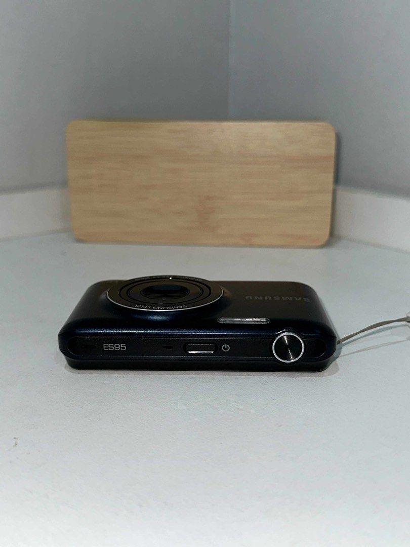 Samsung ES95 (Category: Cameras) located in Quezon City. Submitted by supermomsh (Listing ID 1372654784, Image 3). Description: Samsung ES95 Features: 16.2 Megapixels 5x optical zoom Body cosmetic: 9/10 Photo and Video capturing GOOD OUTPUT Purchased: april 21, 2025 !!NO ISSUE!! Inclusions: ✅Unit ✅Battery ✅Memory card ✅Wrist Strap ✅Original Samsung Pouch ✅Universal Charger ✅Exporter.