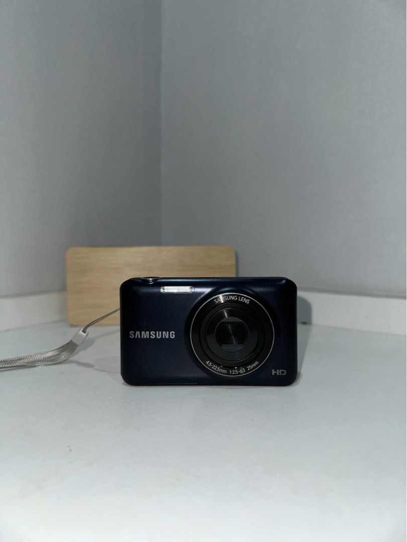 Samsung ES95 (Category: Cameras) located in Quezon City. Submitted by supermomsh (Listing ID 1372654784, Image 1). Description: Samsung ES95 Features: 16.2 Megapixels 5x optical zoom Body cosmetic: 9/10 Photo and Video capturing GOOD OUTPUT Purchased: april 21, 2025 !!NO ISSUE!! Inclusions: ✅Unit ✅Battery ✅Memory card ✅Wrist Strap ✅Original Samsung Pouch ✅Universal Charger ✅Exporter.