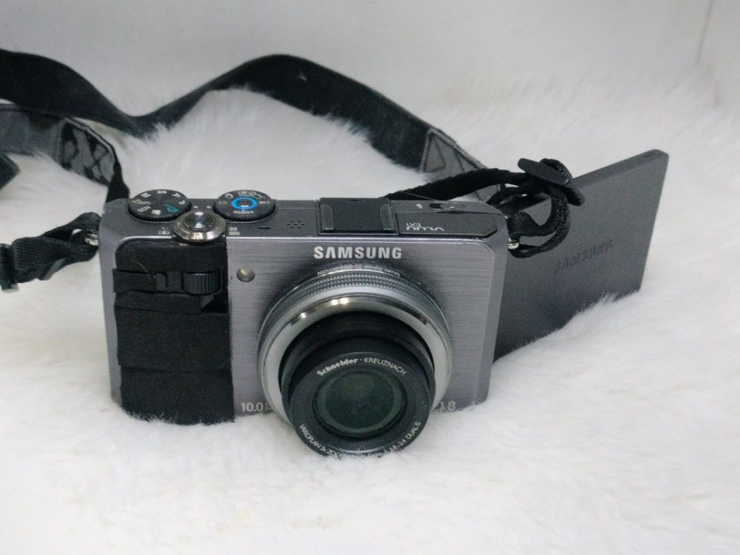 samsung ex1 ccd sensor digital camera (Category: Cameras) located in Manila. Submitted by ultimogizmos (Listing ID 1372501688, Image 1). Description: samsung ex1 ccd digital camera Autofocus point & shoot digital camera The lens gives the equivalent field of view to a 24-72mm lens on full frame/35mm. It has lens-based image stabilization. Metal and plastic body available in black. Sensor: 10 MP 1/1.7" CCD Lens: Schneider-Kreuznach 5.2-15.6mm f1.8
