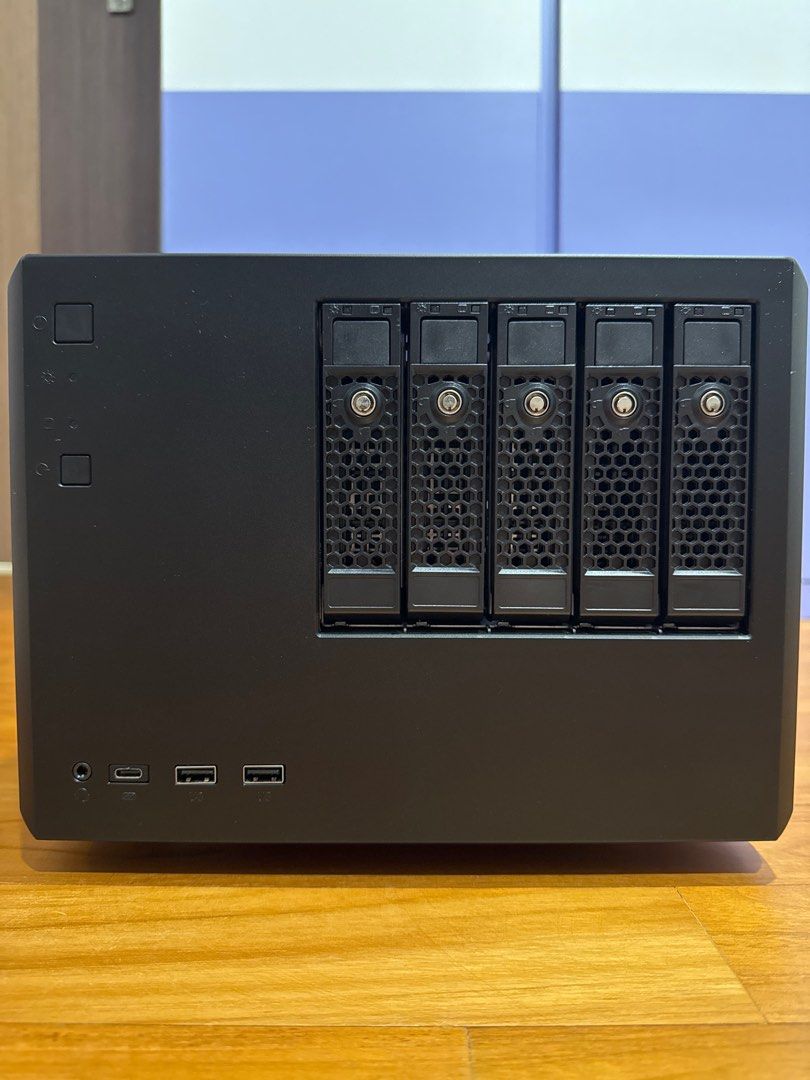 SilverStone CS351 5-bay SAS-12G / SATA-6G hot-swappable high ...