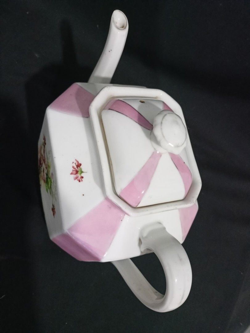 Teko Eropa Jumbo (Kategori: Pajangan Antik) berada di Bondowoso. Dikirim oleh cc_artgallery_ (ID iklan 1372498494, Gambar 3). Deskripsi: Teko Eropa jumbo Handle 25 cm P15.5xL12.5xt18.