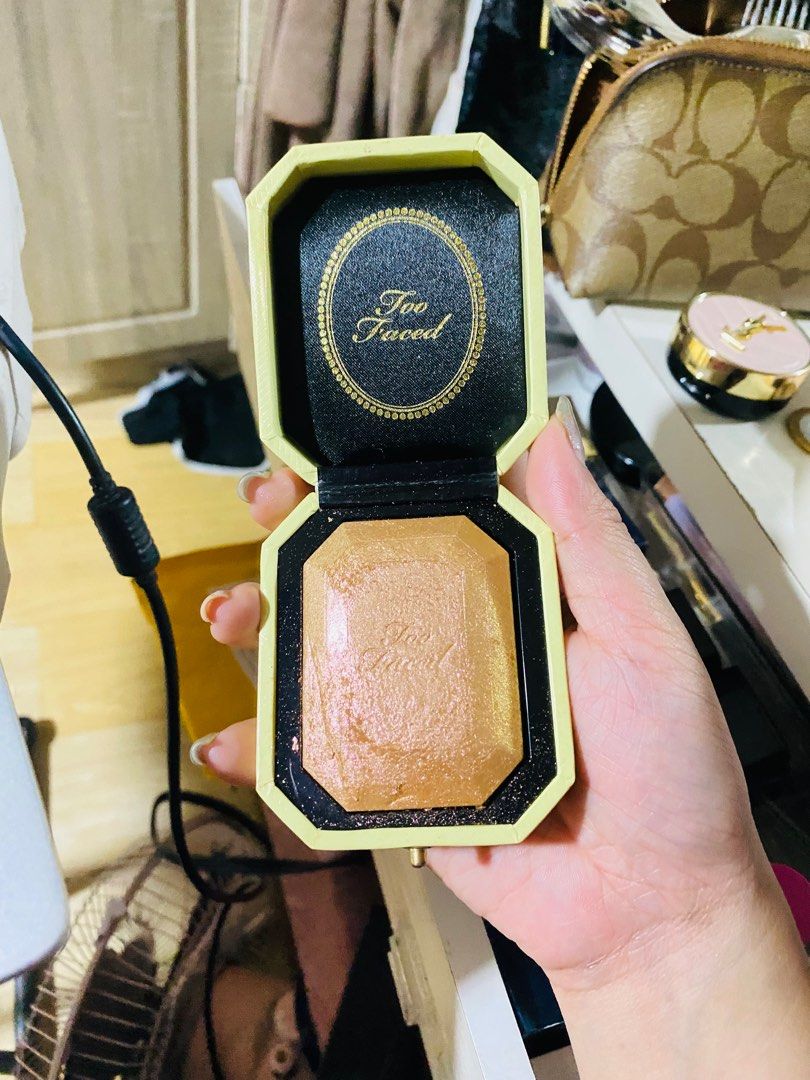 Too faced highlighter (Category: Makeup) located in Manila. Submitted by declutterwithpeanut (Listing ID 1372663507, Image 2). Description: .