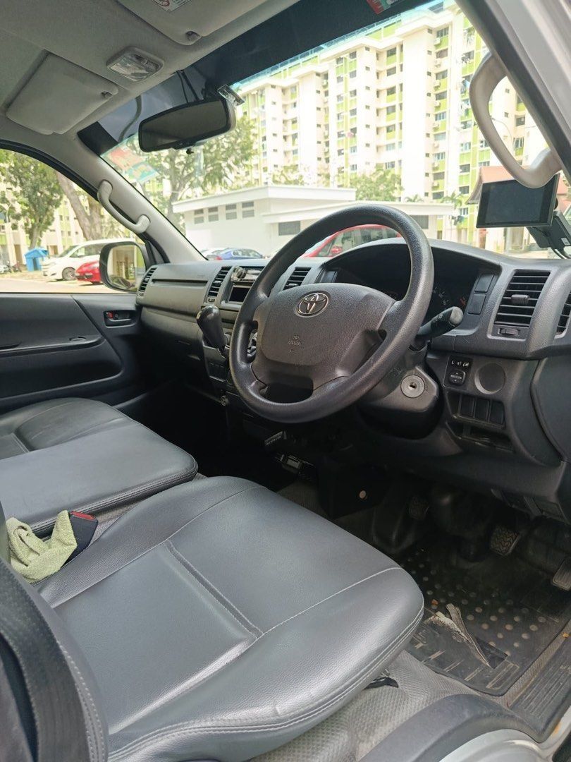 TOYOTA HIACE MANUAL VAN RENTAL62872685582083112