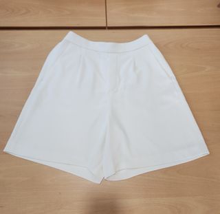 100+ Uniqlo shorts white For Sale Women's Fashion Carousell