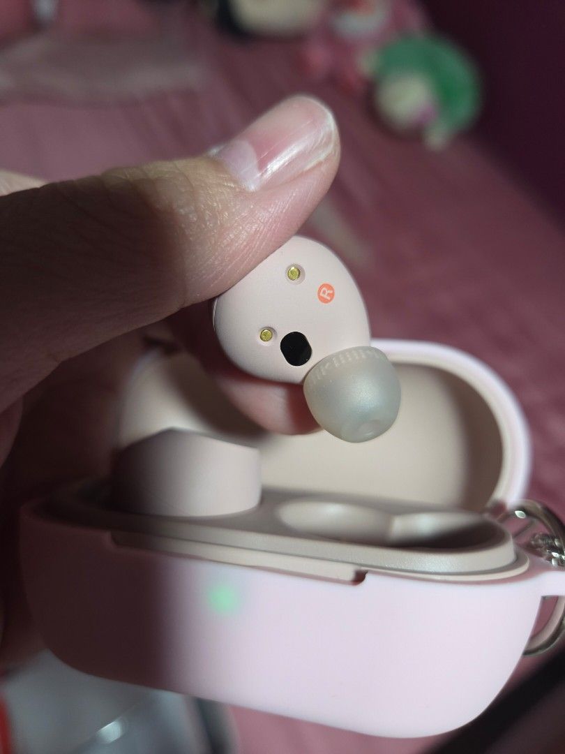 WF-C710N Wireless Noise Cancelling Headphones earphones ear piece SONY PINK bluetooth (Category: Earphones) located in Singapore. Submitted by ntykim (Listing ID 1372663839, Image 3). Description: tried once. lightweight! doesnt fit my ear due to my piercings hahaha hence selling at a loss 😭 retails for $199.