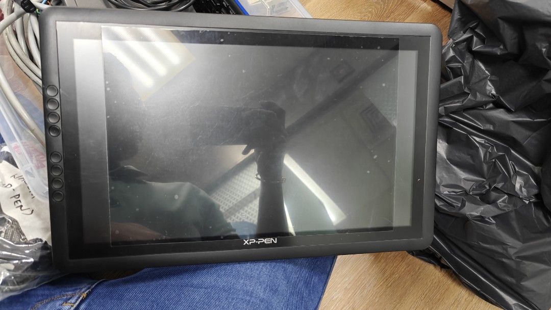 XP-PEN DRAWING OAD (Category: Office & Business Technology) located in Singapore. Submitted by sat.eu (Listing ID 1372525577, Image 1). Description: working, only comes with power cable and pen. no refund no exchange no return.