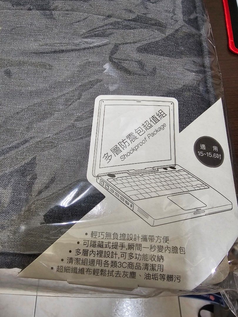 由 wengshao0538058 (刊登 ID 1375984056，圖片 1) 提交，位於 台北市 (Taipei) 的 多層筆電包+清潔組（原價499) (類別：桌上電腦或筆記型電腦)，說明：高雄可以面交。