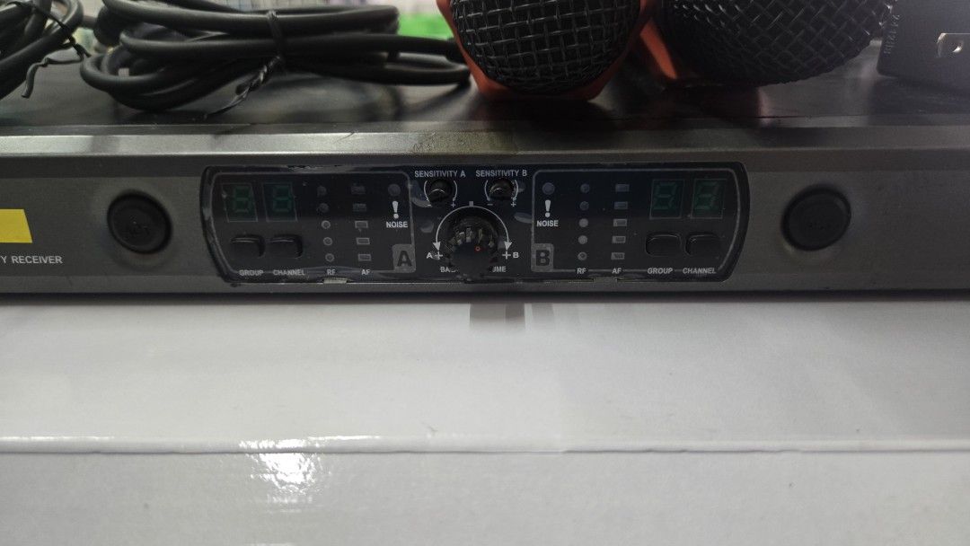 由 p1205210367489 (刊登 ID 1375843603，圖片 3) 提交，位於 嘉義市 (Chiayi City) 的 專業高階台灣 MIPRO ACT 100A 無線麥克風 UHF IC控制 自動接收 (類別：麥克風)，說明：專業高階台灣 MIPRO ACT 100A 無線麥克風 UHF IC控制 自動接收 8A/雙頻道鎖定 有2支手握無線麥克風 缺天線，二手良品，售價3900元， 本機包含：接收機×1 無線麥克風×2變壓器×1，6.3音源線。(無線麥克風使用電池型，使用2顆3號(AA)電池)。