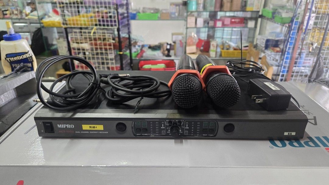 由 p1205210367489 (刊登 ID 1375843603，圖片 1) 提交，位於 嘉義市 (Chiayi City) 的 專業高階台灣 MIPRO ACT 100A 無線麥克風 UHF IC控制 自動接收 (類別：麥克風)，說明：專業高階台灣 MIPRO ACT 100A 無線麥克風 UHF IC控制 自動接收 8A/雙頻道鎖定 有2支手握無線麥克風 缺天線，二手良品，售價3900元， 本機包含：接收機×1 無線麥克風×2變壓器×1，6.3音源線。(無線麥克風使用電池型，使用2顆3號(AA)電池)。