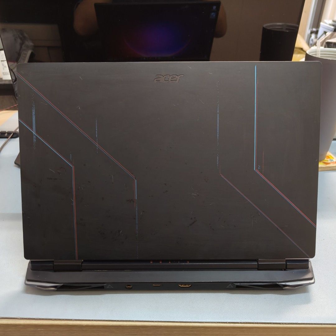 由 pc_bank (刊登 ID 1375903194，圖片 3) 提交，位於 高雄市 (Kaohsiung) 的 ACER Nitro5 電競筆電(i5-12500H/16G/RTX4060-8G/512GB/AN515-58-5427) (類別：桌上電腦或筆記型電腦)，說明：保固至2025年9月18日 含原廠變壓器 外殼有些放背包摩擦的痕跡 有一些貼貼紙的痕跡 高雄可以面交。