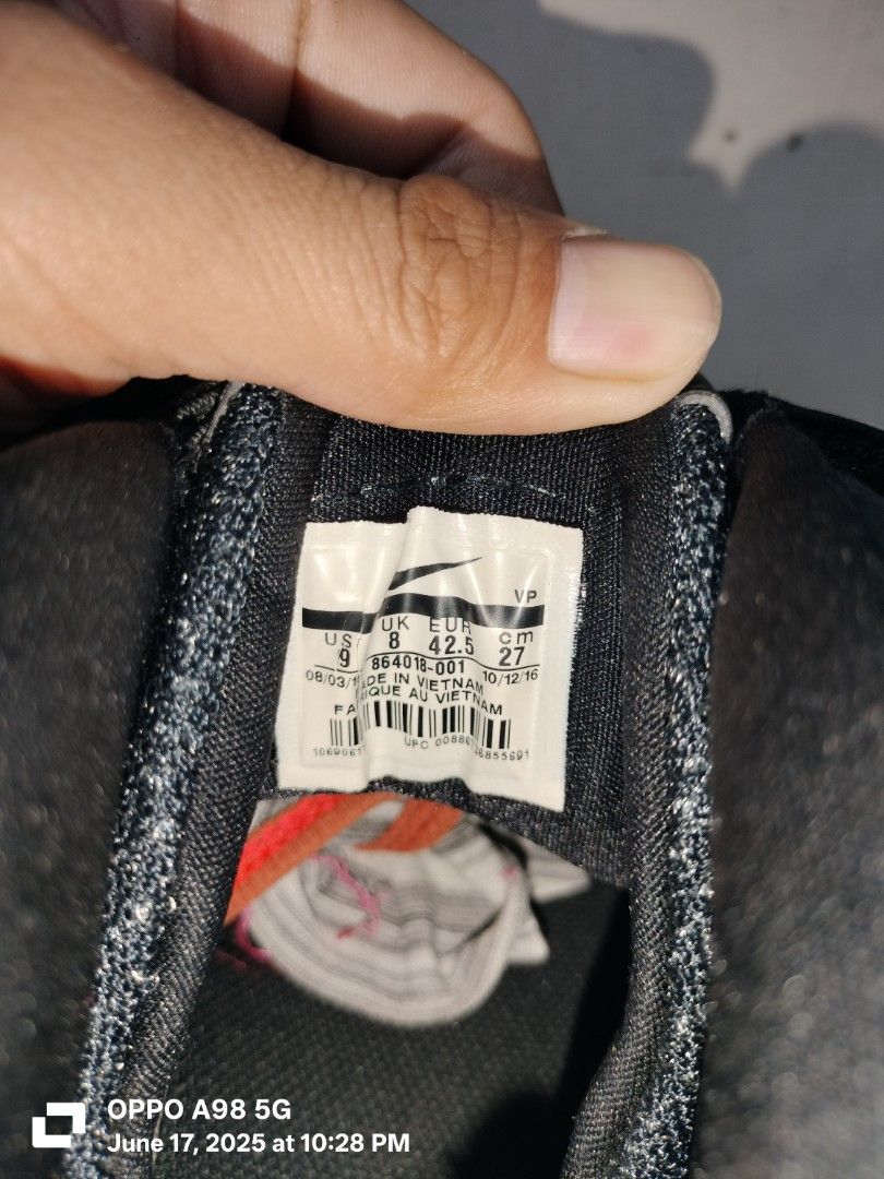Air Penny 4 "Orlando Home" (Category: Sneakers) located in Bulacan. Submitted by stereobox (Listing ID 1375991565, Image 3). Description: Penny Hardaway SIZE 9US NEED FULL REGLUE BUY AT YOUR OWN RISK RARE PAIR.