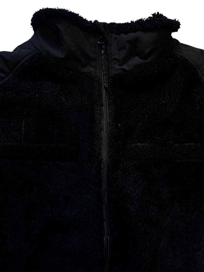 Alpha Industries sherpa fleece (Category: Coats, Jackets and Outerwear) located in Baguio. Submitted by kurt_7 (Listing ID 1375916757, Image 2). Description: Medium 26x22 No issue Good as new.