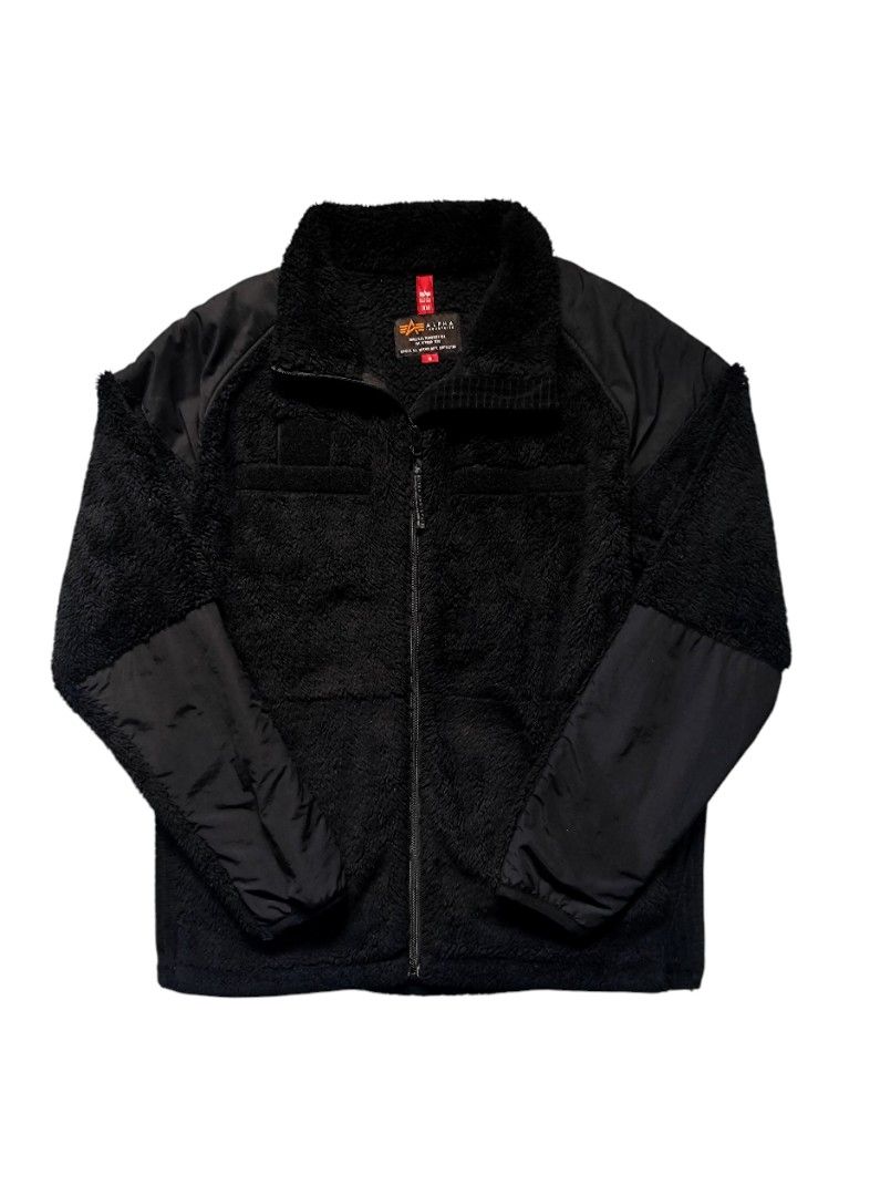 Alpha Industries sherpa fleece (Category: Coats, Jackets and Outerwear) located in Baguio. Submitted by kurt_7 (Listing ID 1375916757, Image 1). Description: Medium 26x22 No issue Good as new.