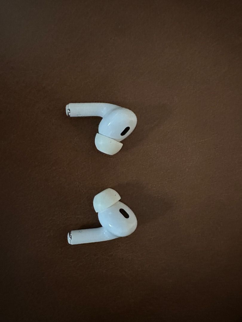 Apple AirPods (2nd Generation) (Category: Earphones) located in Singapore. Submitted by navyasal (Listing ID 1375874877, Image 1). Description: - Apple AirPods (2nd Generation) for sale. - White color. - In good condition. - Includes earbuds and standard silicone ear tips. - Charging case NOT included. Price negotiable.