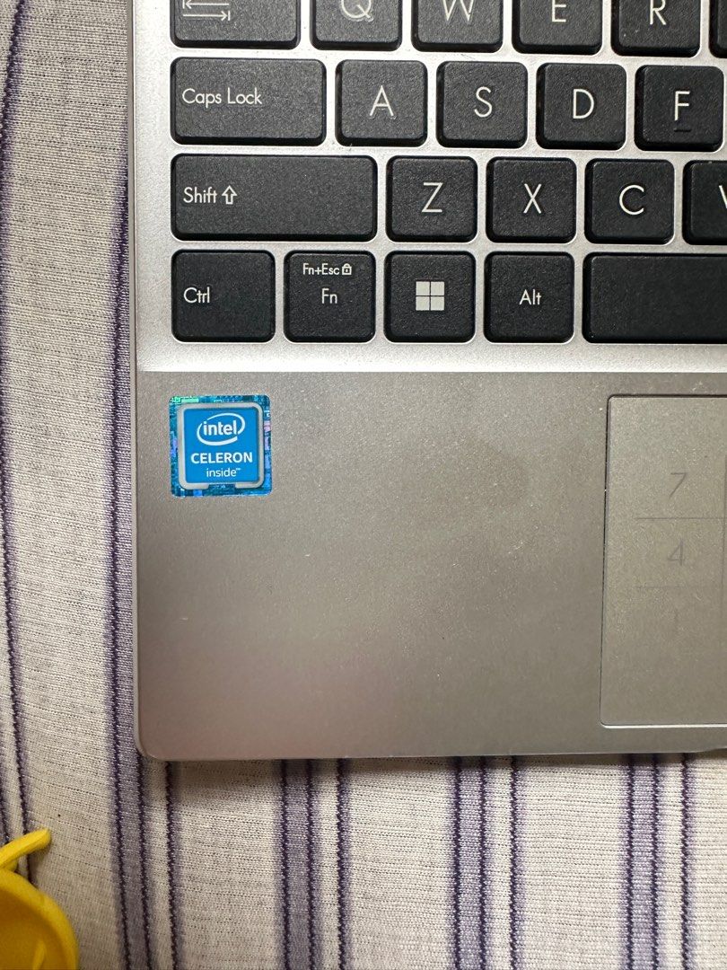 Asus Laptop (Category: Laptops & Notebooks) located in Singapore. Submitted by ayummu28 (Listing ID 1375926252, Image 3). Description: ASUS Vivobook Go 12 E210MA ,11.6 HD, Win 11 Home S, Intel® Celeron® N4020 Processor, 4GB/128GB Brand: ASUS Colour: Dreamy White Operating System: Windows 11 Home in S Mode (64-bit) Processor: Intel® Celeron® N4500 Processor 1.1 GHz (4M Cache, up to 2.8 GHz, 2 cores) Graphics: Intel® UHD Graphics Display: 11.6” HD 