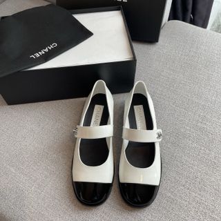 (Category: ) located in . Submitted by luxurycloset.shop (Listing ID 1375944402, Image 1). Description: .