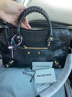 (Category: ) located in . Submitted by solize_closet (Listing ID 1375917749, Image 1). Description: .