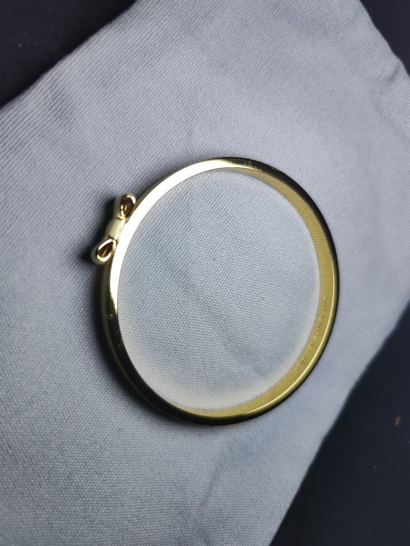 Bangle (Category: Bracelets) located in Singapore. Submitted by allthings008 (Listing ID 1375893294, Image 6). Description: Bidded from Tik Tok live streamer. But too big for Daughter. No Box Authentic Kate Spade With dust bag Free Courier #bangle #bracelet # kate spade.