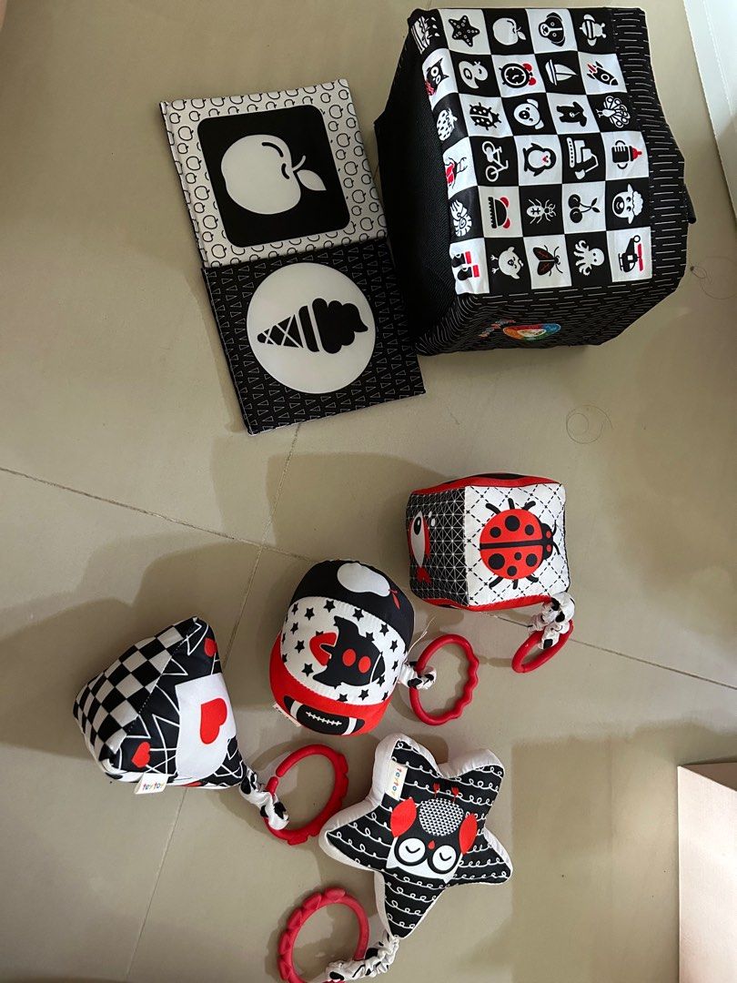 Black & White Baby Sensory Toy Set (Category: Infant Playtime) located in Singapore. Submitted by yongsy94 (Listing ID 1375932834, Image 1). Description: Adorable black and white baby sensory toy set, perfect for early development. Includes soft fabric blocks, a cube, and a book with high-contrast images of an apple and ice cream. The toys feature playful designs and textures. Ideal for newborns and infants..