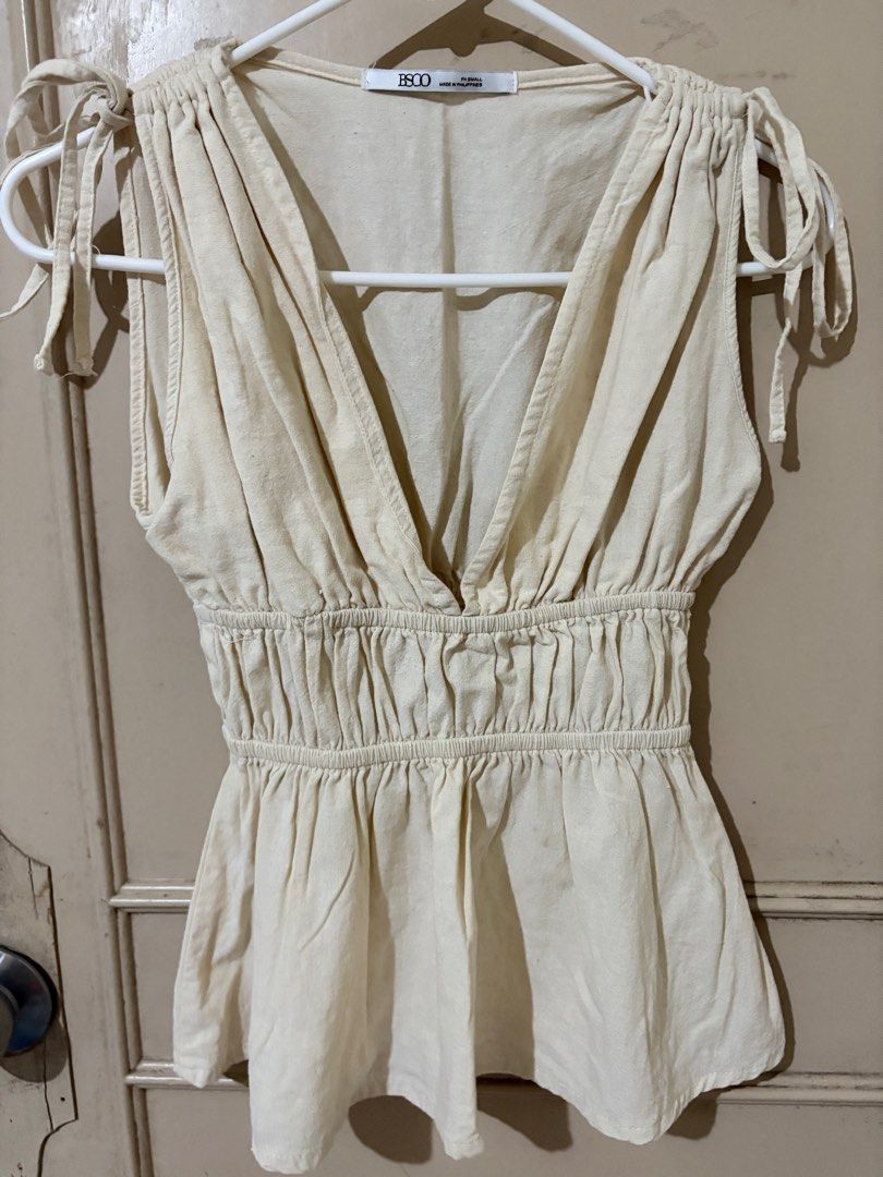 BSCO Yellow Top Peplum (Category: Sleeveless) located in Mabalacat. Submitted by regardlessk (Listing ID 1376013370, Image 1). Description: .