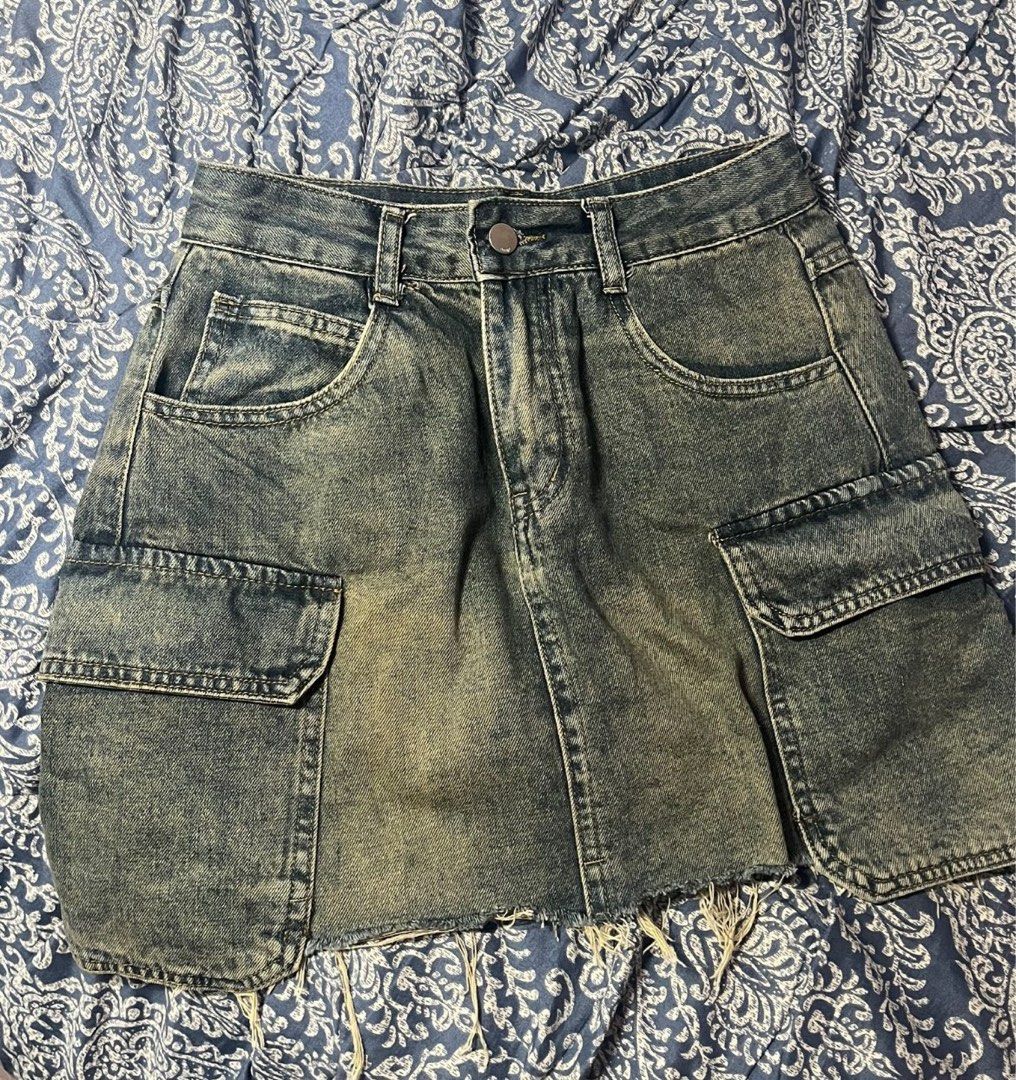 cargo skirt (Category: Skirts) located in Cavite. Submitted by ynaah57 (Listing ID 1375942583, Image 1). Description: .