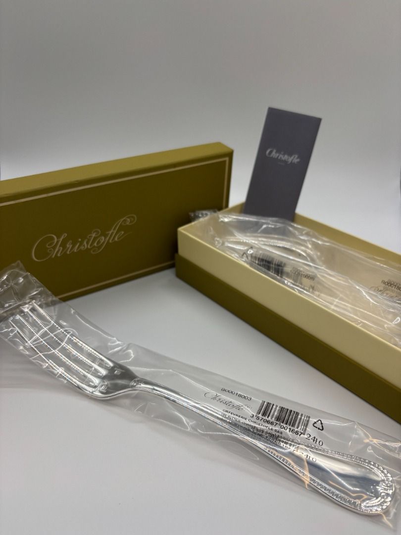 Christofle Malmaison Silver-Plated Dinner Fork （分類：餐具和餐具）位於 Hong Kong。 由 glvrc 提交（商品編號 1375847411，圖片 1）。簡介： Christofle Malmaison Silver-Plated Dinner Fork Retail: HK$1280 Now: HK$900 Condition: 100%New Quantity: >100 A silver plated gravy ladle in the Malmaison pattern One of Christofle's most historic patterns, Malmaison typifies the Empire style, with its frieze of delicate palm and lotus leaves and symmetrical design. • SKU : B00018003 • Refer