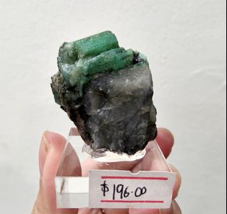 (Category: ) located in . Submitted by pnlartcrystals (Listing ID 1375941332, Image 1). Description: .