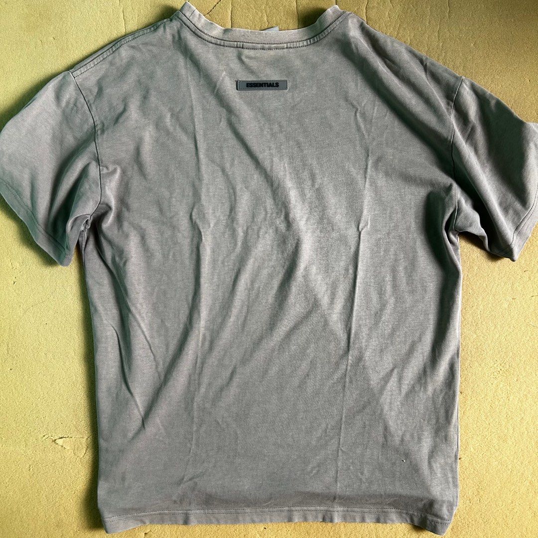 Essentials (Category: Tshirts & Polo Shirts ) located in Tanay. Submitted by mattyall (Listing ID 1375916093, Image 3). Description: Essentials Width 20 Length 27 Issue: Neckline.