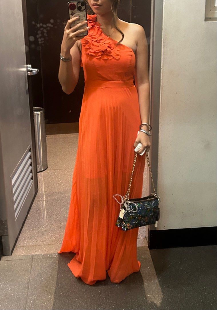Ever New Gown [RENT] (Category: Evening dresses & gowns) located in San Mateo. Submitted by csilv (Listing ID 1375951302, Image 1). Description: EVERNEW GOWN – For Rent Size: XS Rental Fee: ₱800 Security Deposit: ₱1,000 Rental Period: 3 Days Terms: • Total payment upon pickup: ₱1,800 (₱800 rental + ₱1,000 deposit) • Security deposit will be refunded in full after the gown is returned and checked for damages or stains • Any damage, stain, or alter